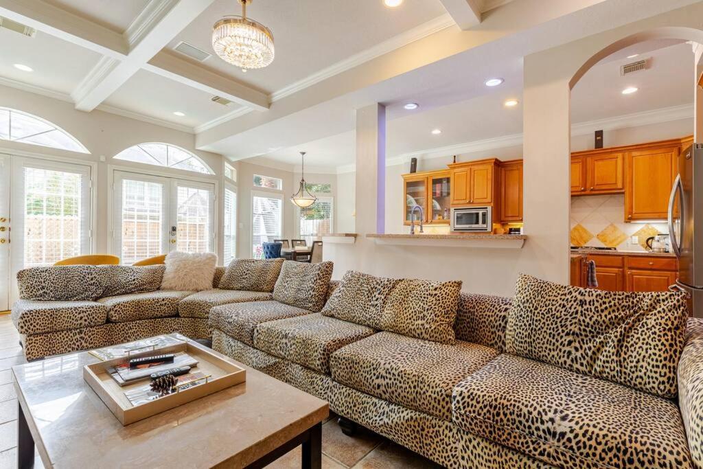 Insperit Home At Galleria With Heated Pool Spa Houston Exterior photo