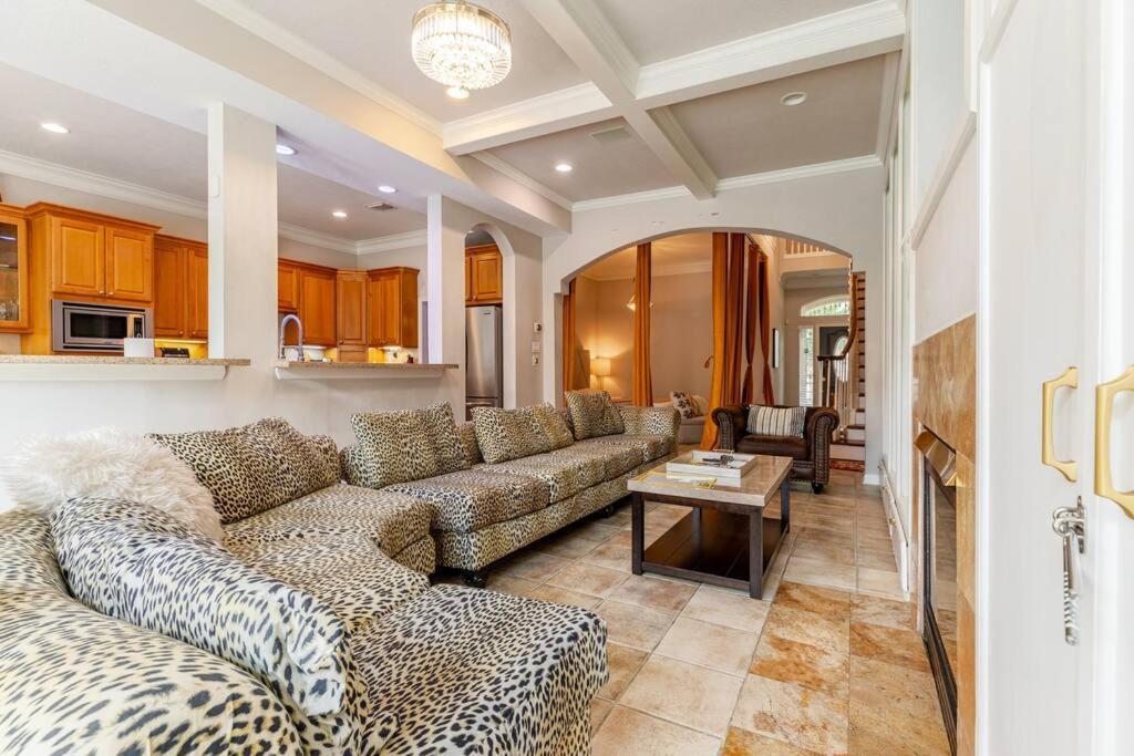 Insperit Home At Galleria With Heated Pool Spa Houston Exterior photo