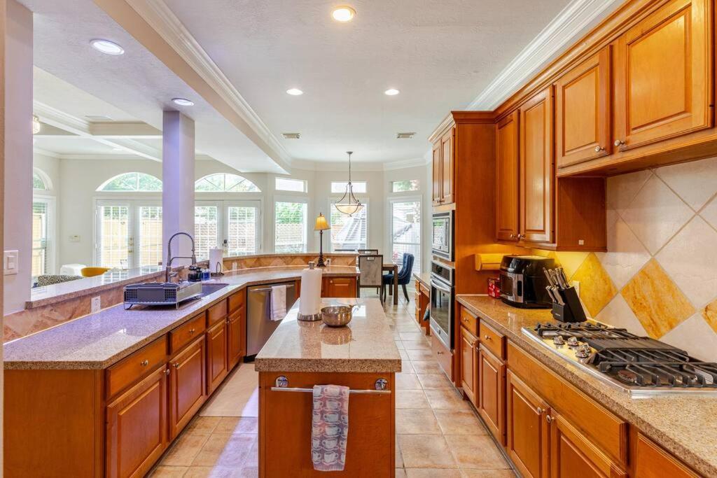 Insperit Home At Galleria With Heated Pool Spa Houston Exterior photo